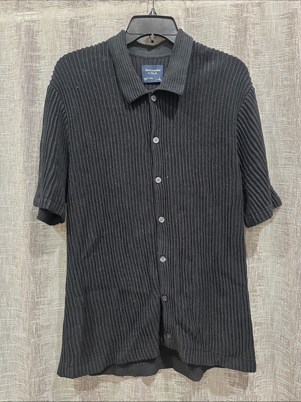 Abercrombie & Fitch Men's Black Ribbed Short-Sleeve Button-Down Shirt